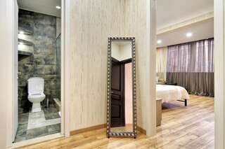 Отель Q&B Hotel Тбилиси Семейный номер Делюкс-18